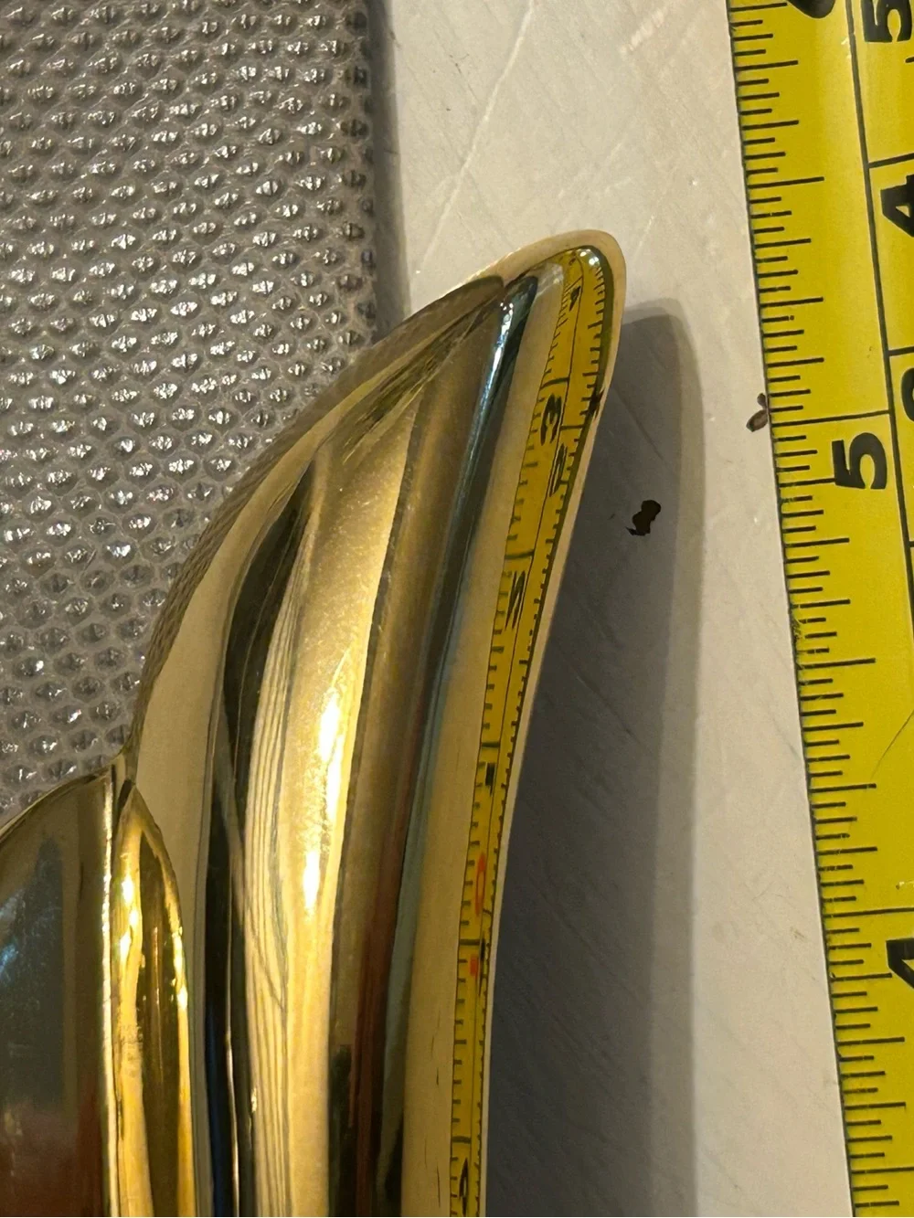 Alexis Kirk lizard grain leather belt with large gold tone statement buckle S/M